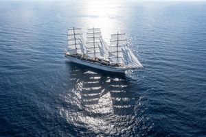 Das Kreuzfahrtschiff „Sea Cloud Spirit“ auf dem Meer 